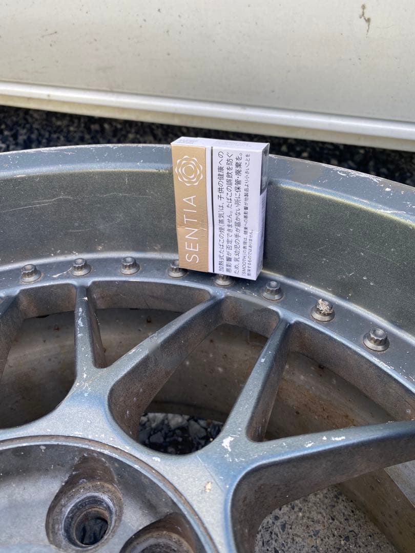 メーカー不明　メッシュホイール　17インチ