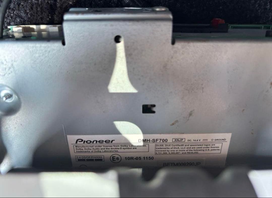 DMH-SF700 画面割れてます