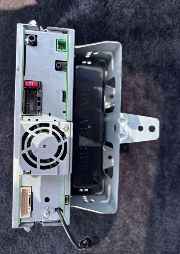 DMH-SF700 画面割れてます