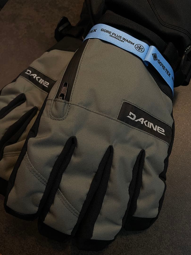 DAKINE　ダカイン　TITAN GORE-TEX　スノーグローブ Mサイズ