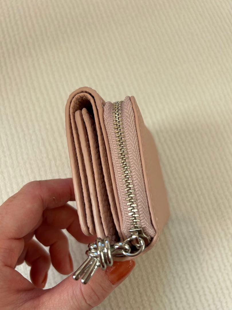 VASIC Round Mini Mini 三つ折り財布 モモ ヴァジック