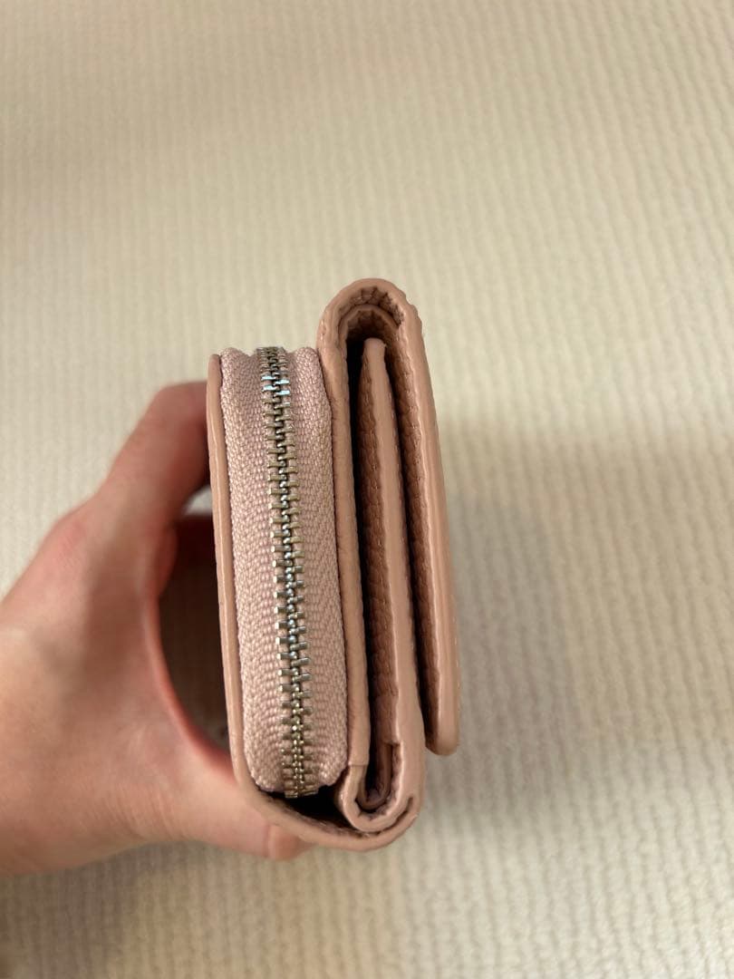 VASIC Round Mini Mini 三つ折り財布 モモ ヴァジック