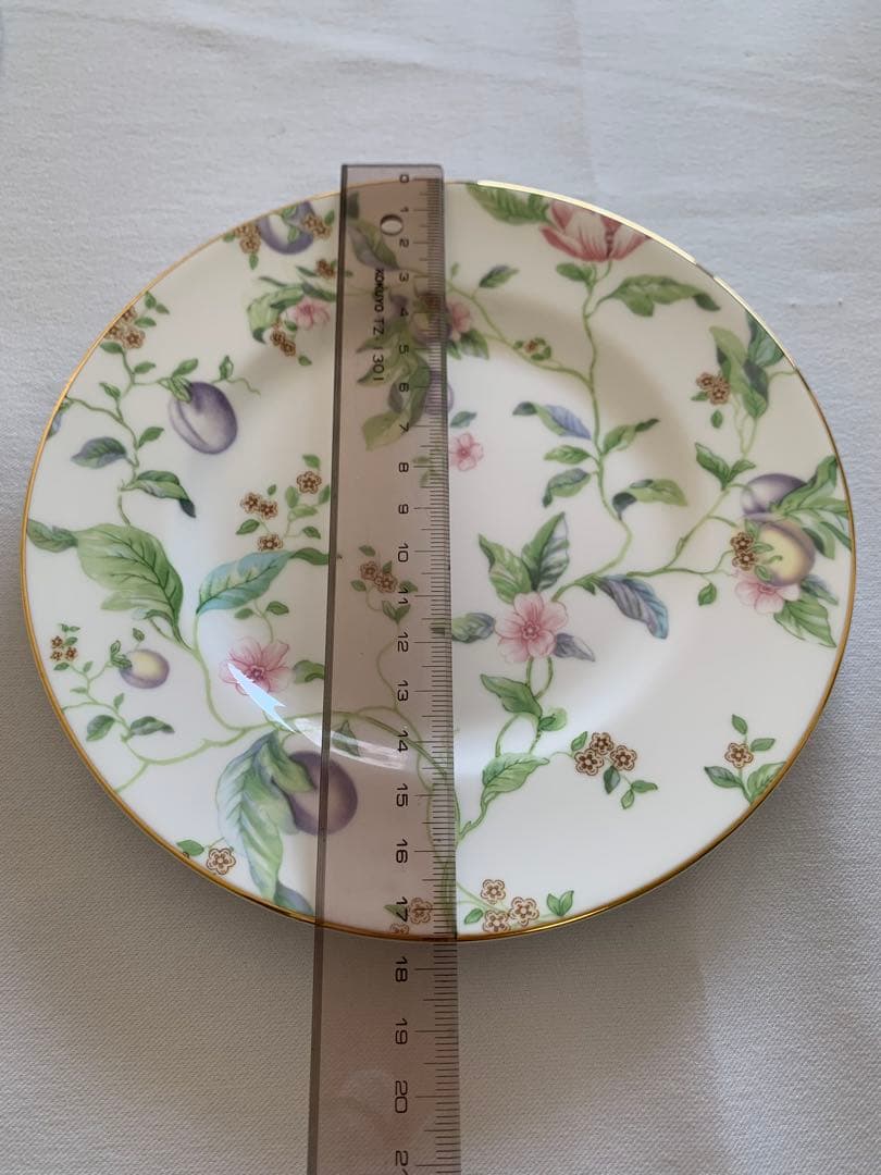 ウェッジウッド　スウィートプラム　ケーキプレート