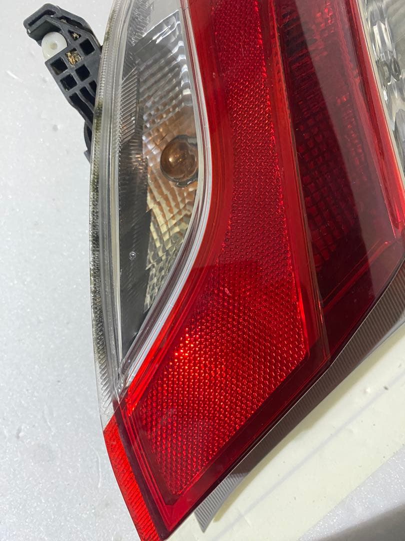 ヴィッツ NSP130 後期 純正テールライト 左右セット