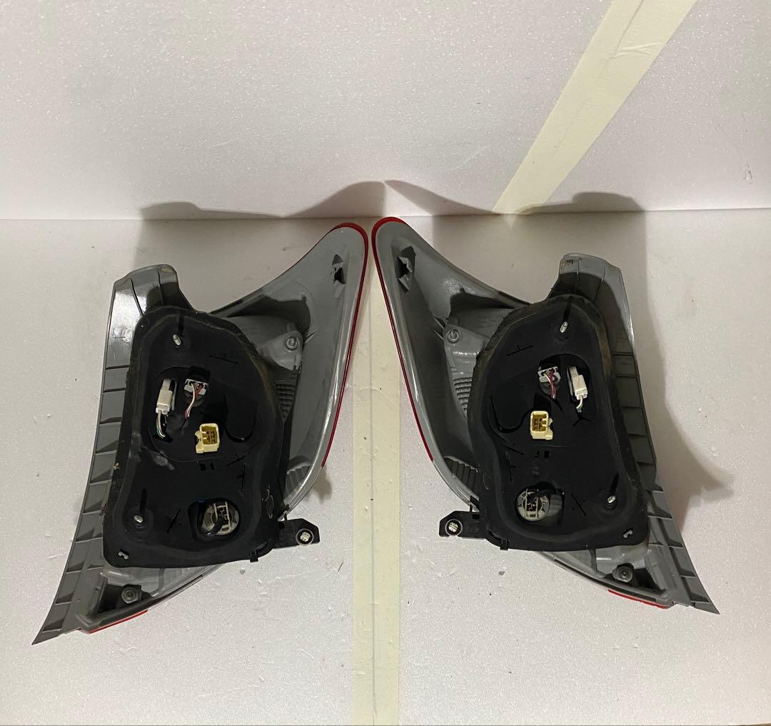 ヴィッツ NSP130 後期 純正テールライト 左右セット