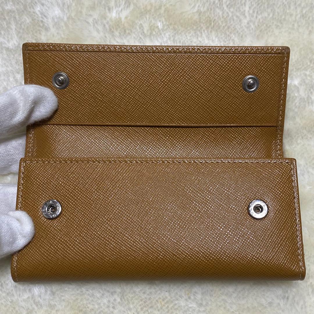 付属品完備❗️新品未使用✨プラダ6連キーケース　サフィアーノレザー　茶系ロゴ型押し