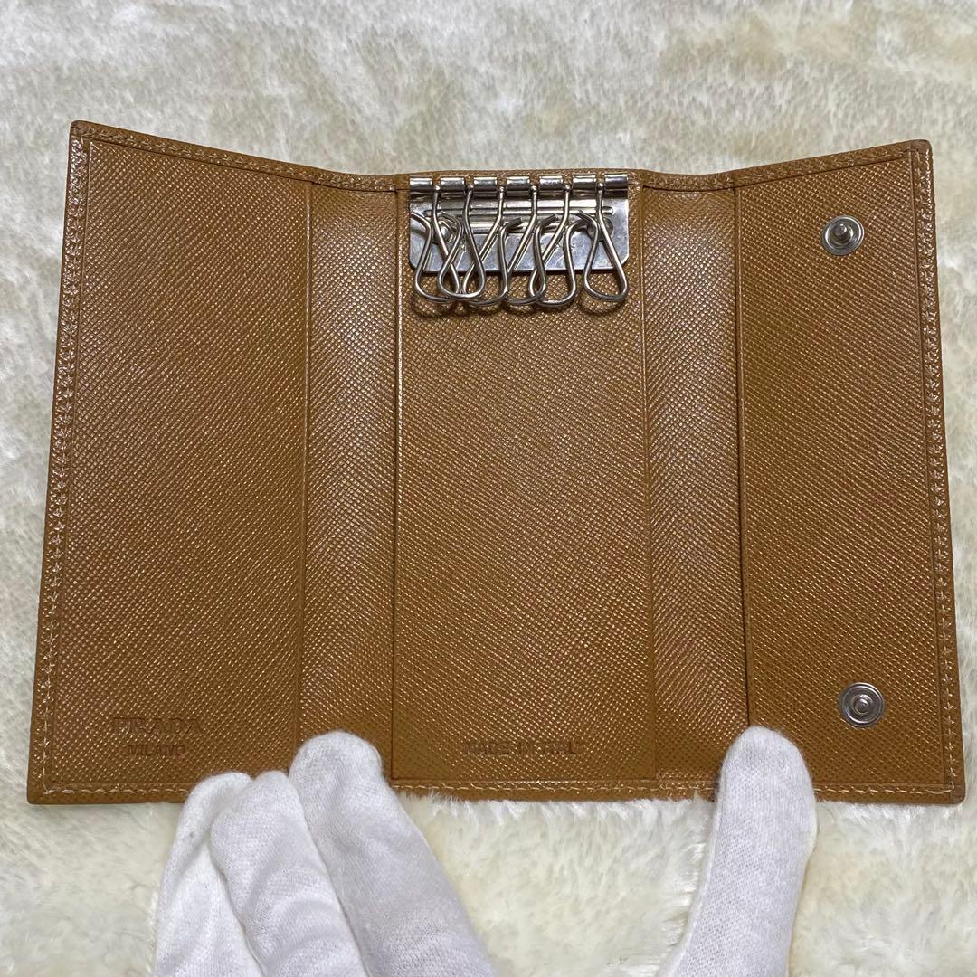 付属品完備❗️新品未使用✨プラダ6連キーケース　サフィアーノレザー　茶系ロゴ型押し