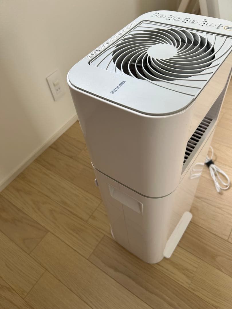 サーキュレーター　衣類乾燥機 除湿機 アイリスオーヤマ　2022年製