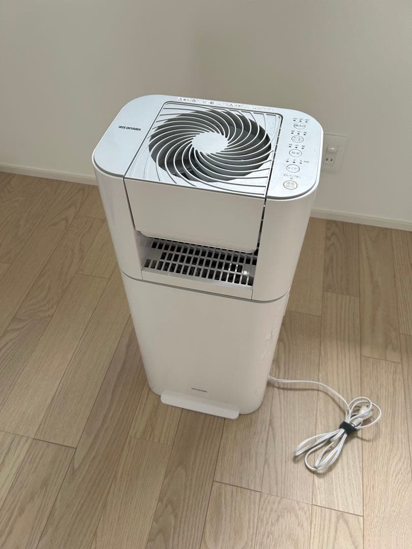 サーキュレーター　衣類乾燥機 除湿機 アイリスオーヤマ　2022年製