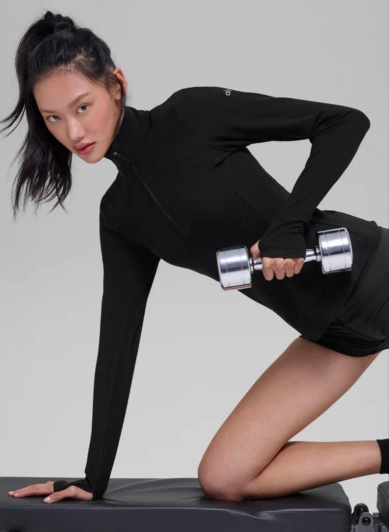 alo yoga tops アロヨガトップス