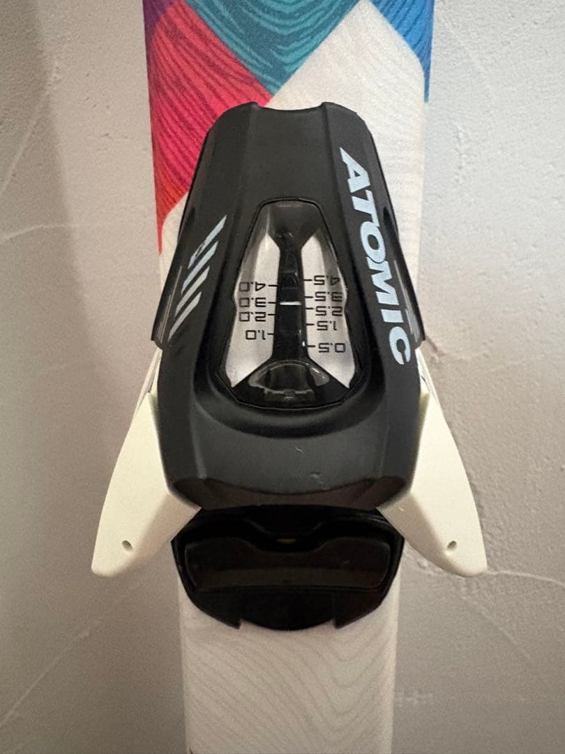 ATOMIC ジュニア スキー 140cm ビン付 ストック100cm