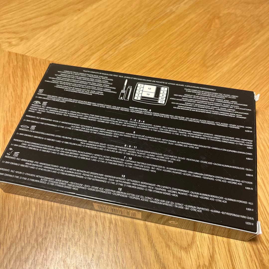 r　CHANEL トラベルメイクパレット