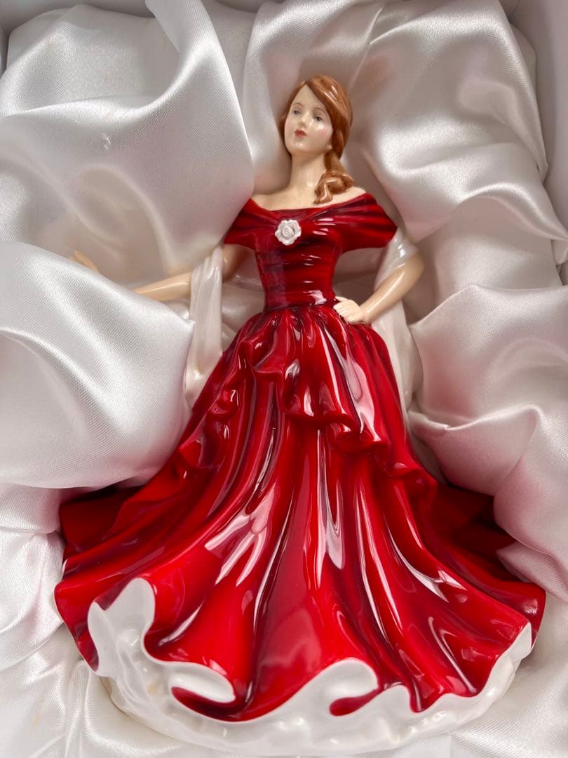 【未使用】ロイヤルドルトン フィギュリン陶器 人形　スカーレット