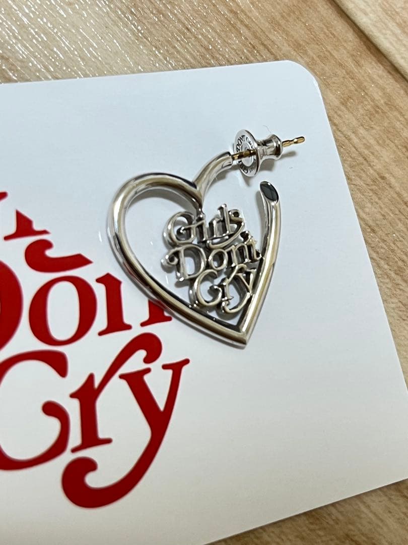 CAREERING GIRLS DON'T CRY ハート型ピアス