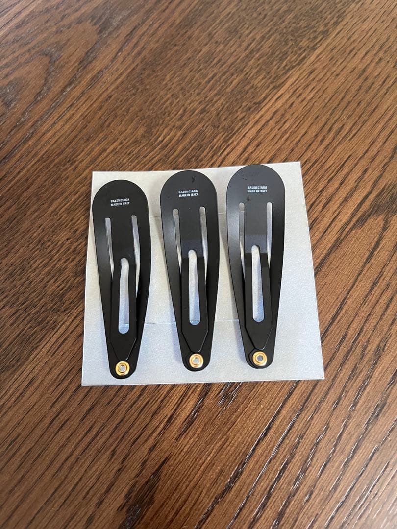 BALENCIAGA ロゴ入り ブラック ヘアピン