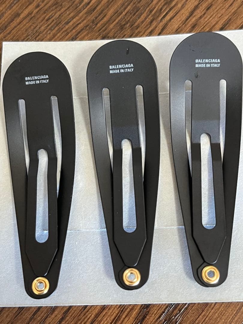 BALENCIAGA ロゴ入り ブラック ヘアピン