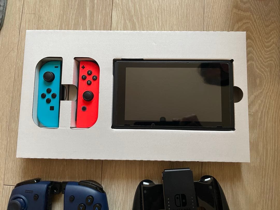 Nintendo Switch 本体　青・赤 Joy-Con付き　スイッチ