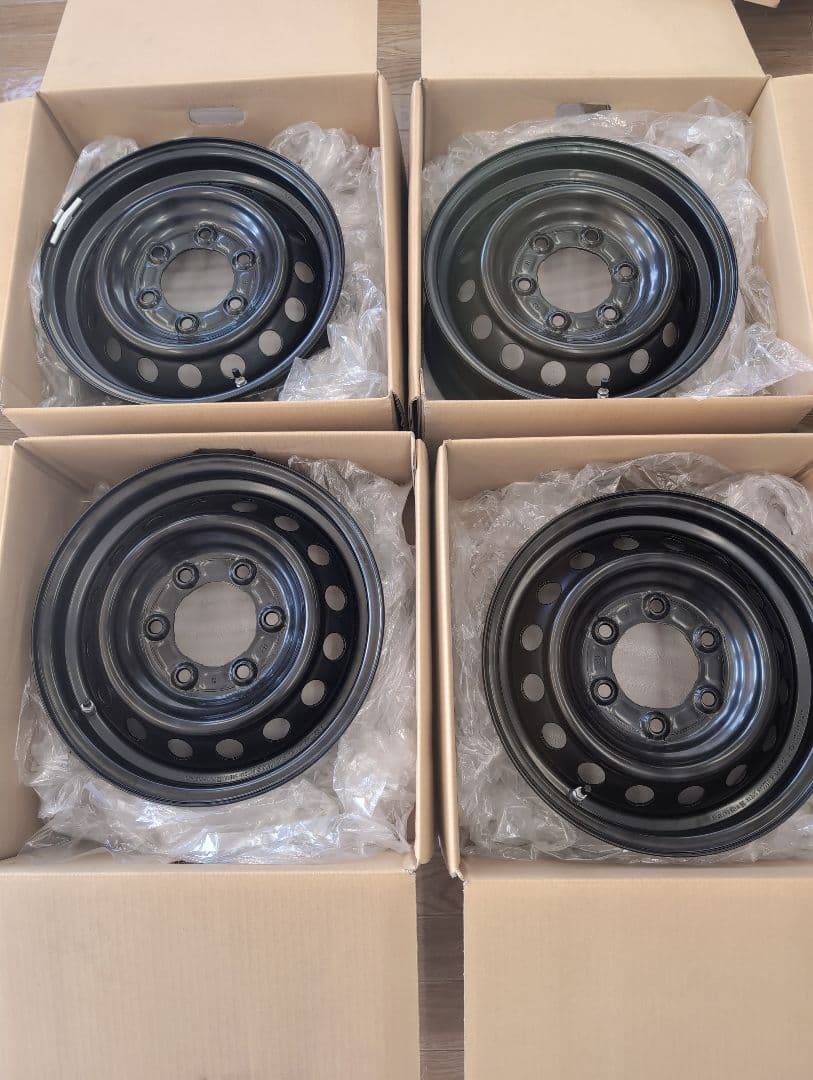 キャラバン　新車取り外し　15インチ スチールホイール×ホイールキャップセット①