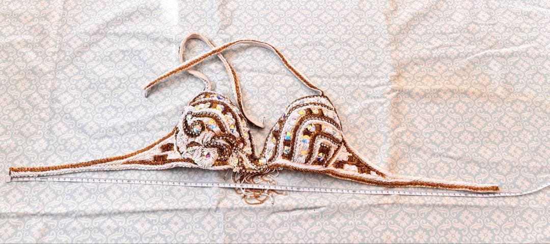 ベリーダンス 衣装 白×ゴールド ビーズ装飾 豪華セット 舞台 発表会