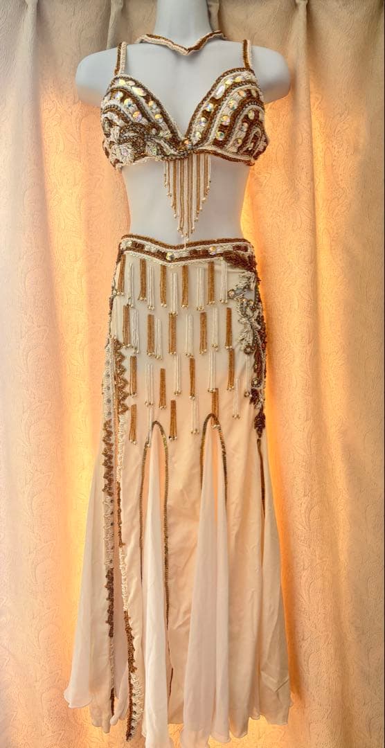 ベリーダンス 衣装 白×ゴールド ビーズ装飾 豪華セット 舞台 発表会