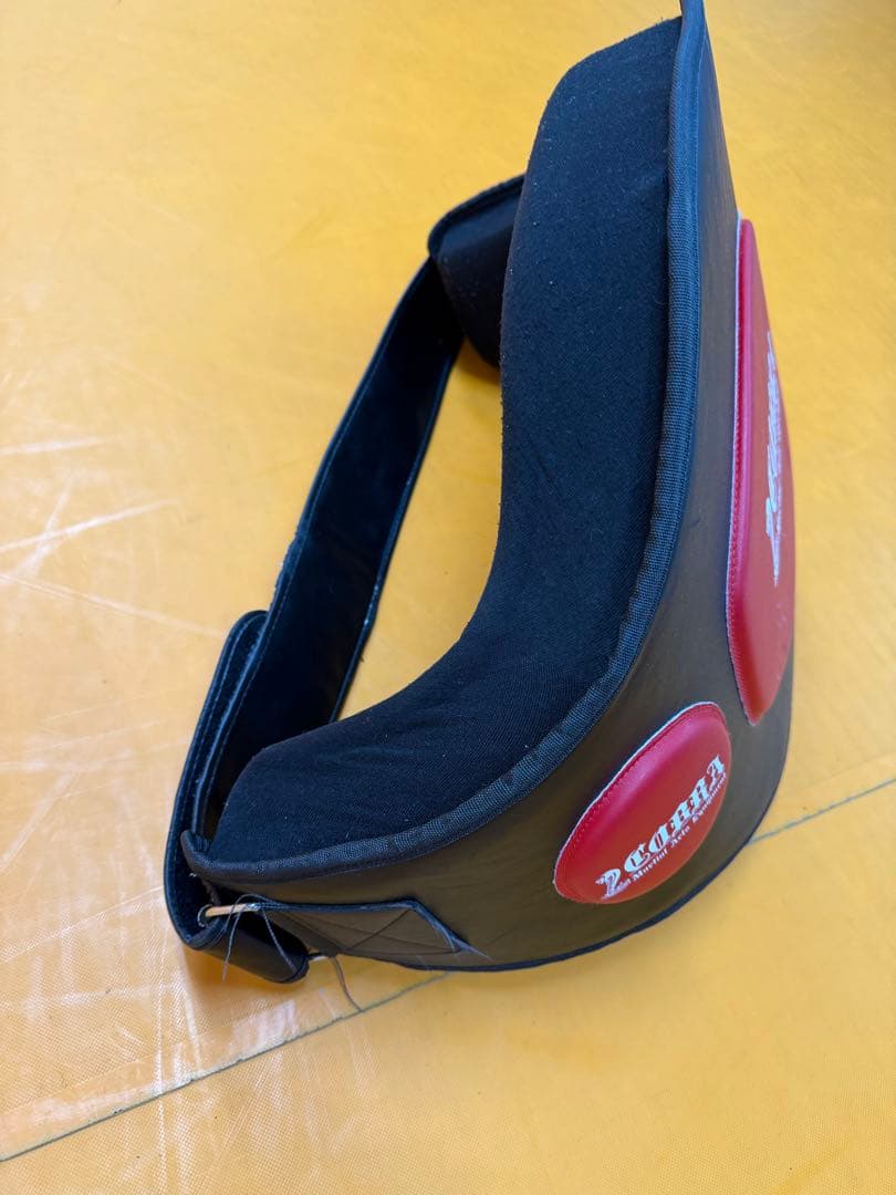 COBRA ボディミット 黒/赤