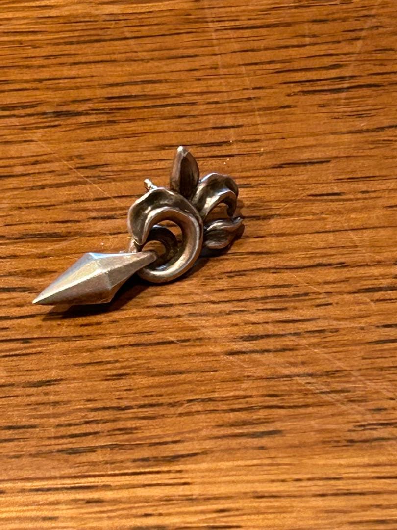 ブラッディマリー Light ライト ピアス 光