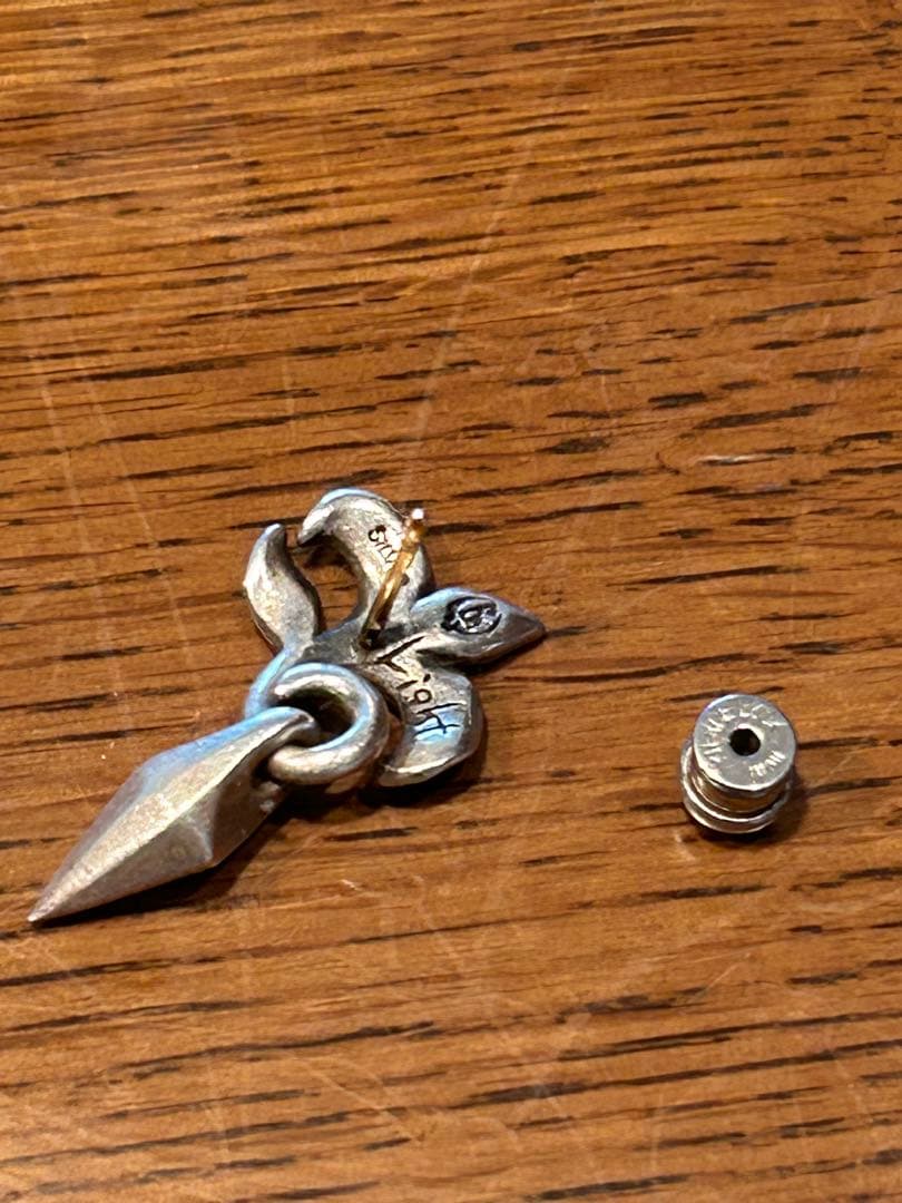 ブラッディマリー Light ライト ピアス 光