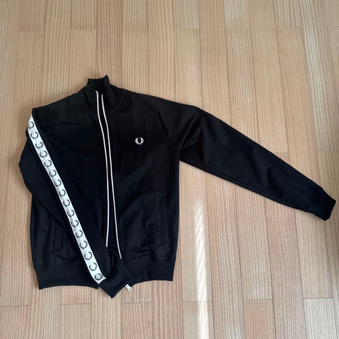 FRED PERRY トラックジャケット　BLACK
