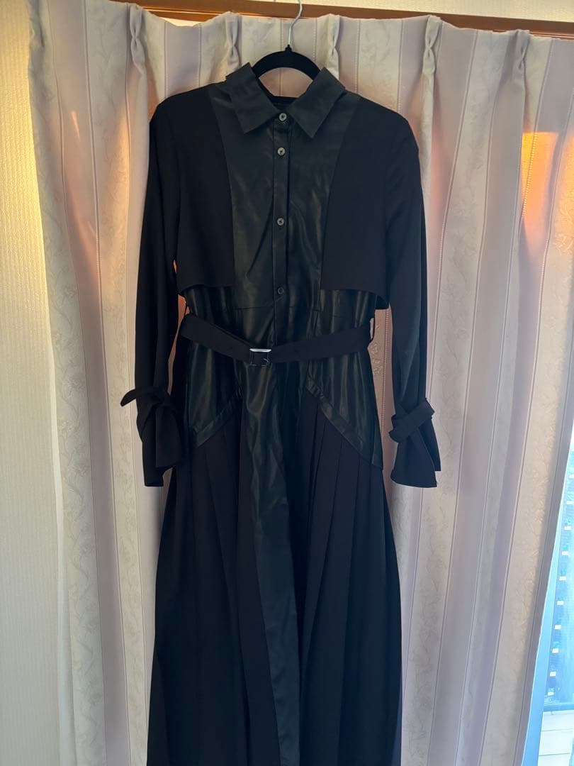 HARE プリーツフェイクレザーベルトワンピース