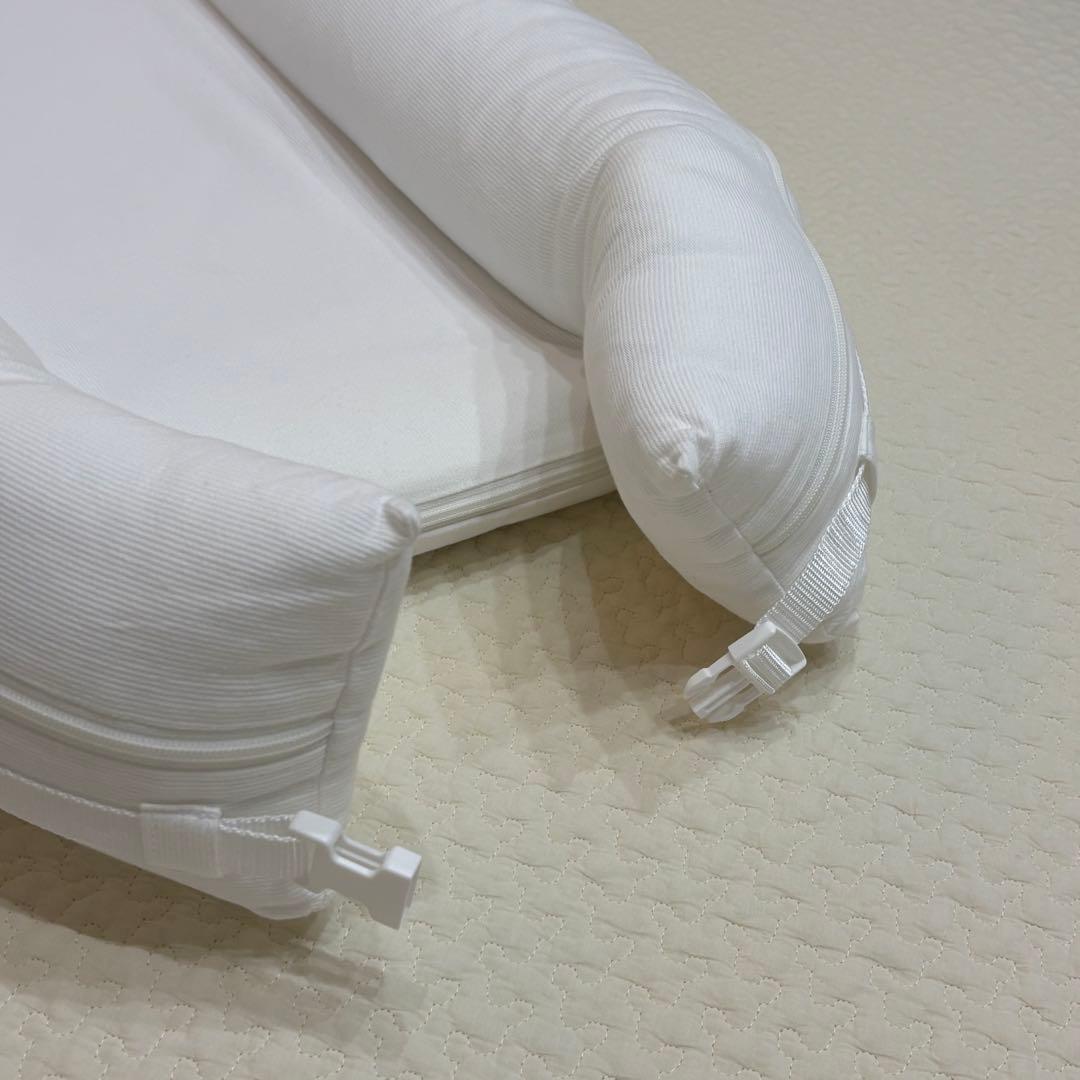 美品 DOCKATOT Deluxe＋ 0-8ヶ月 ドッカトット ホワイト