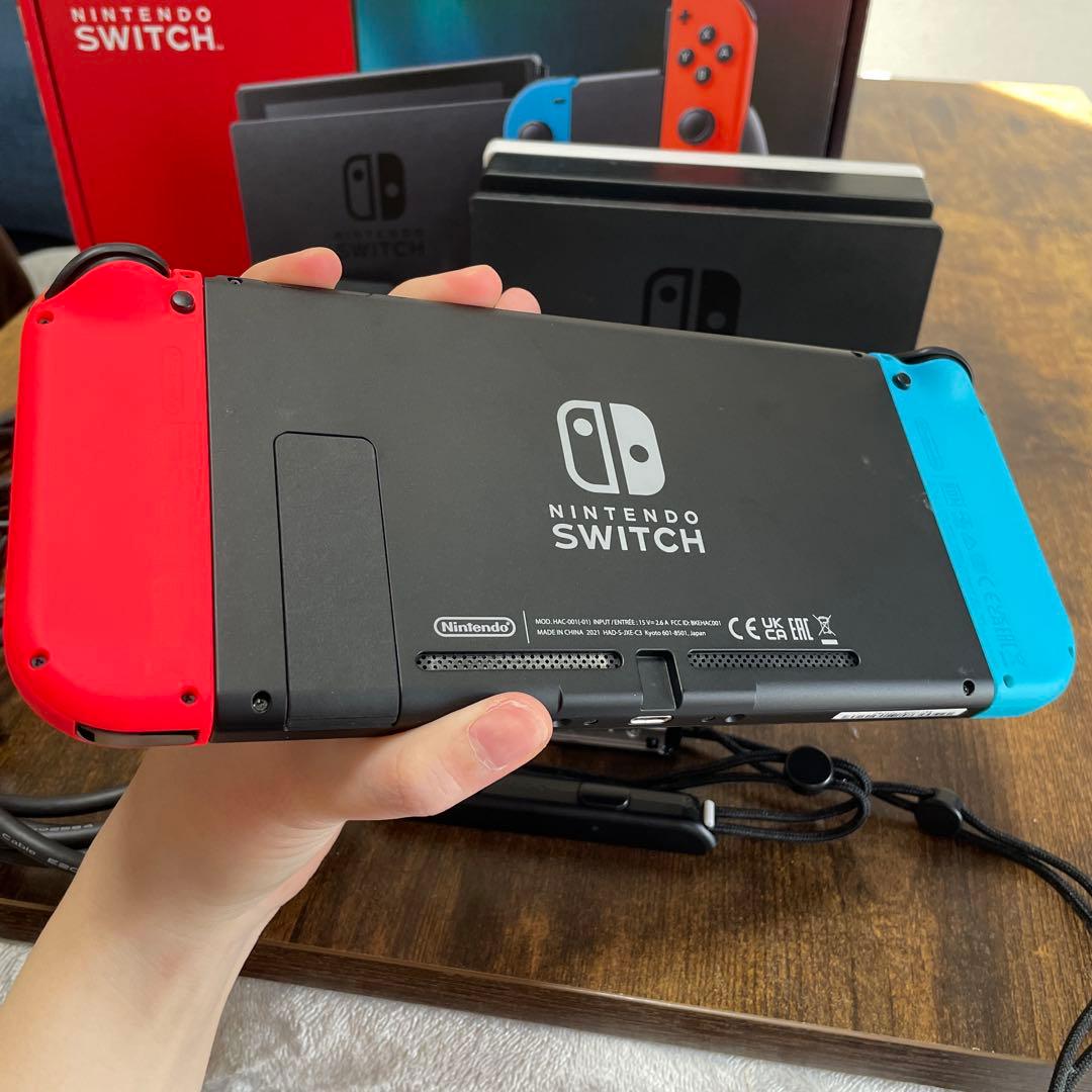 美品　Nintendo Switch 本体 赤/青 Joy-Con付き　箱あり