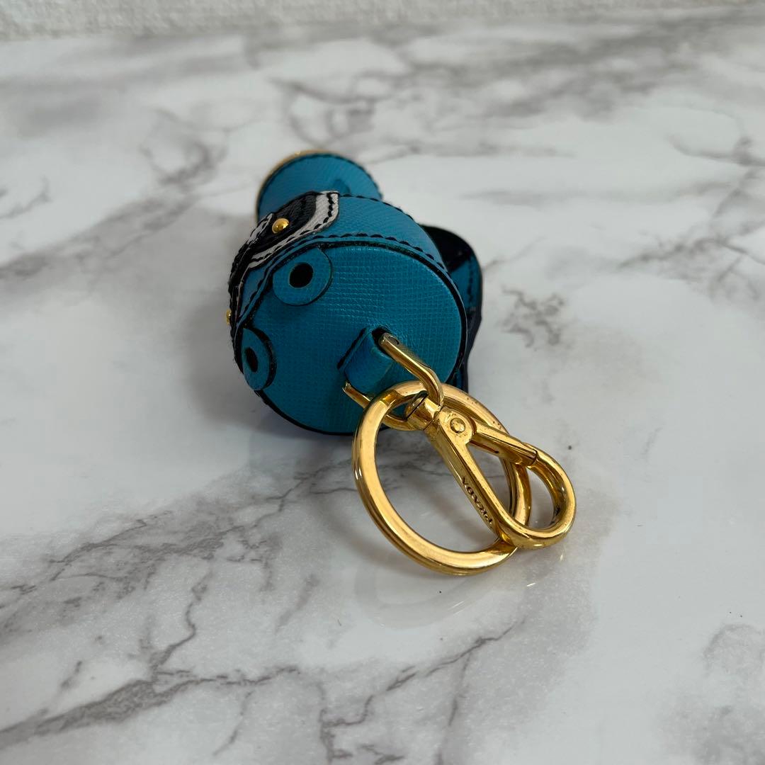 美品 PRADA プラダ レザーキーホルダー キーリング バッグチャーム