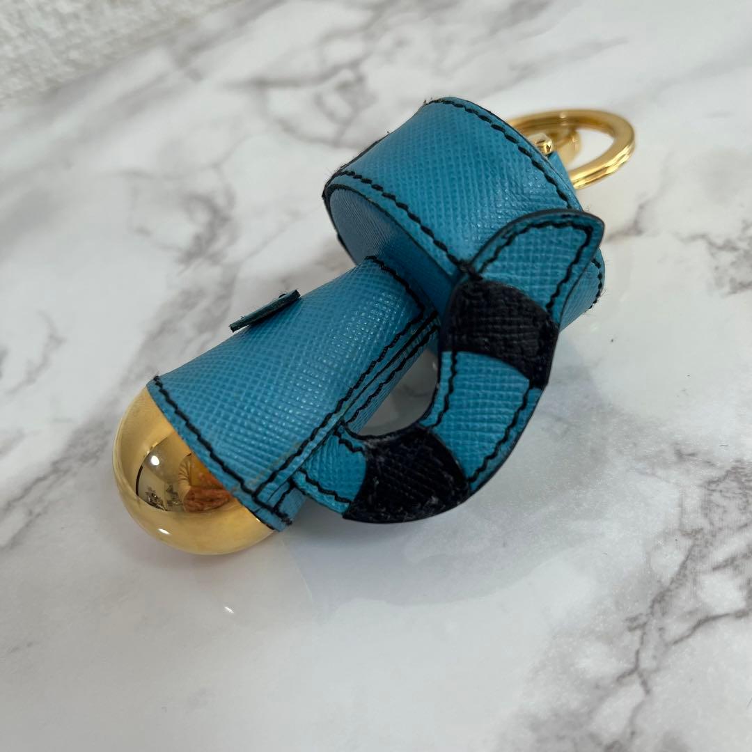 美品 PRADA プラダ レザーキーホルダー キーリング バッグチャーム