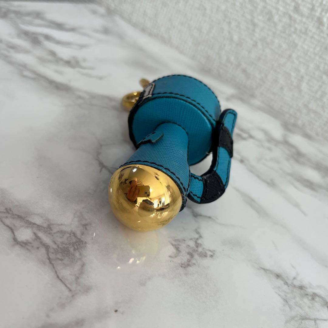 美品 PRADA プラダ レザーキーホルダー キーリング バッグチャーム