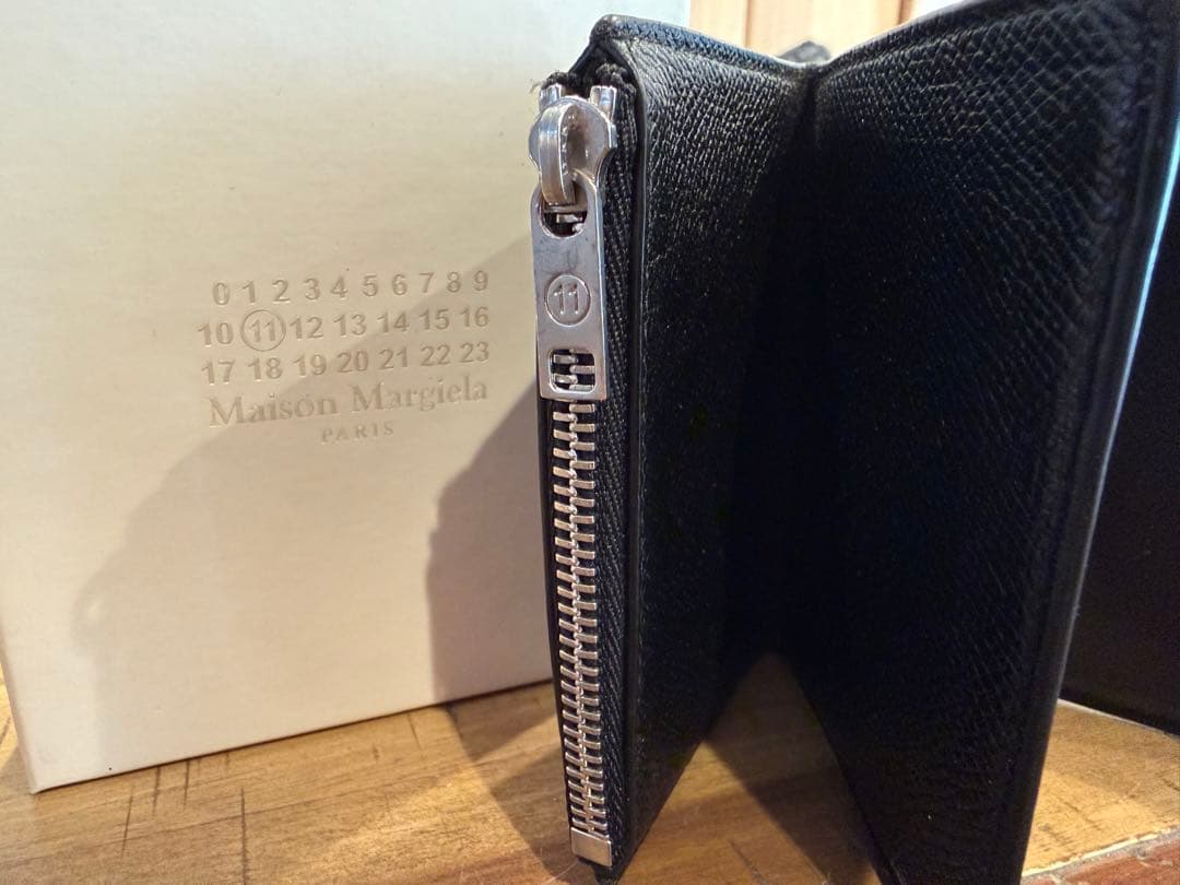 メゾンマルジェラ　二つ折り財布