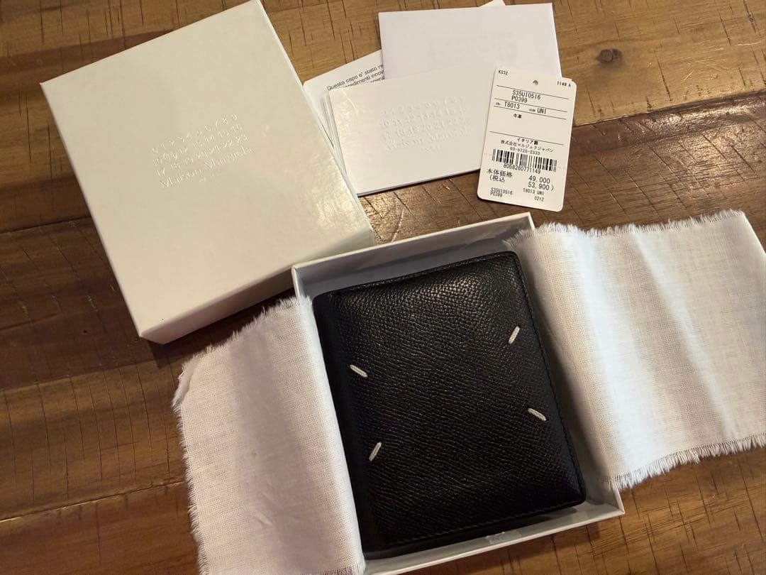 メゾンマルジェラ　二つ折り財布