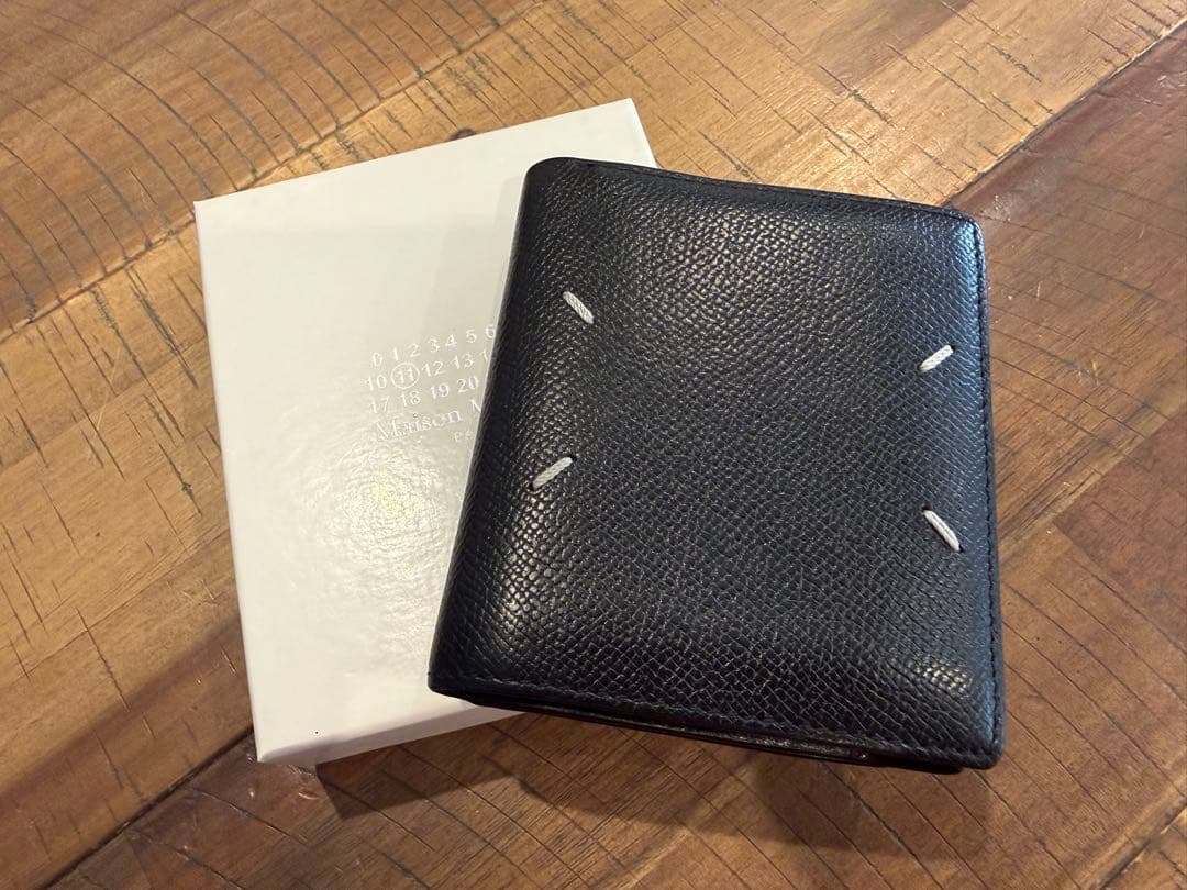 メゾンマルジェラ　二つ折り財布