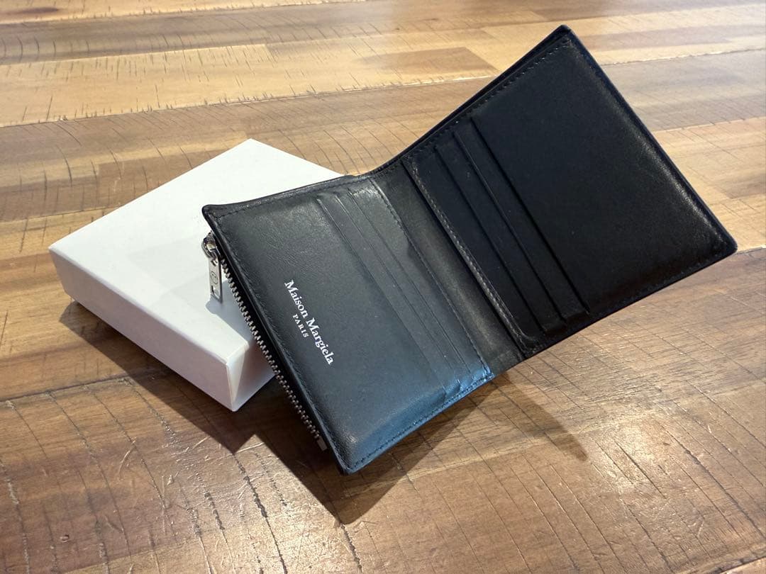 メゾンマルジェラ　二つ折り財布