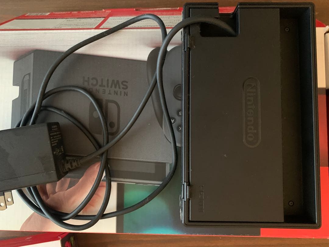 Nintendo Switch 本体 ＋ジョイコン4本付き