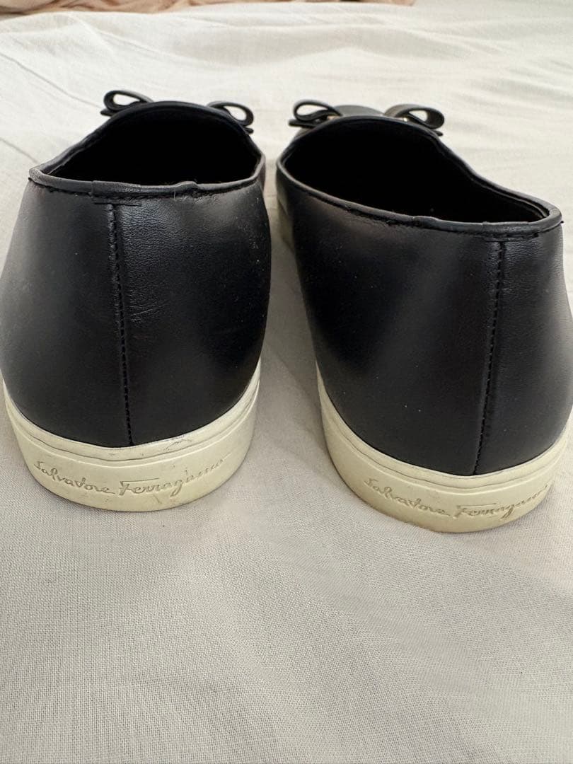 Salvatore Ferragamo ヴァラリボンレザースリッポン7D