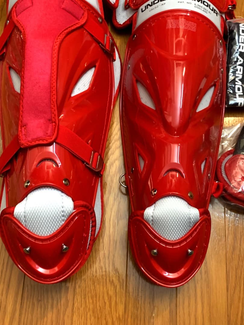 新品2026年アメリカ国内限定発売アンダーアーマー☆キャッチャーレッグガード☆赤