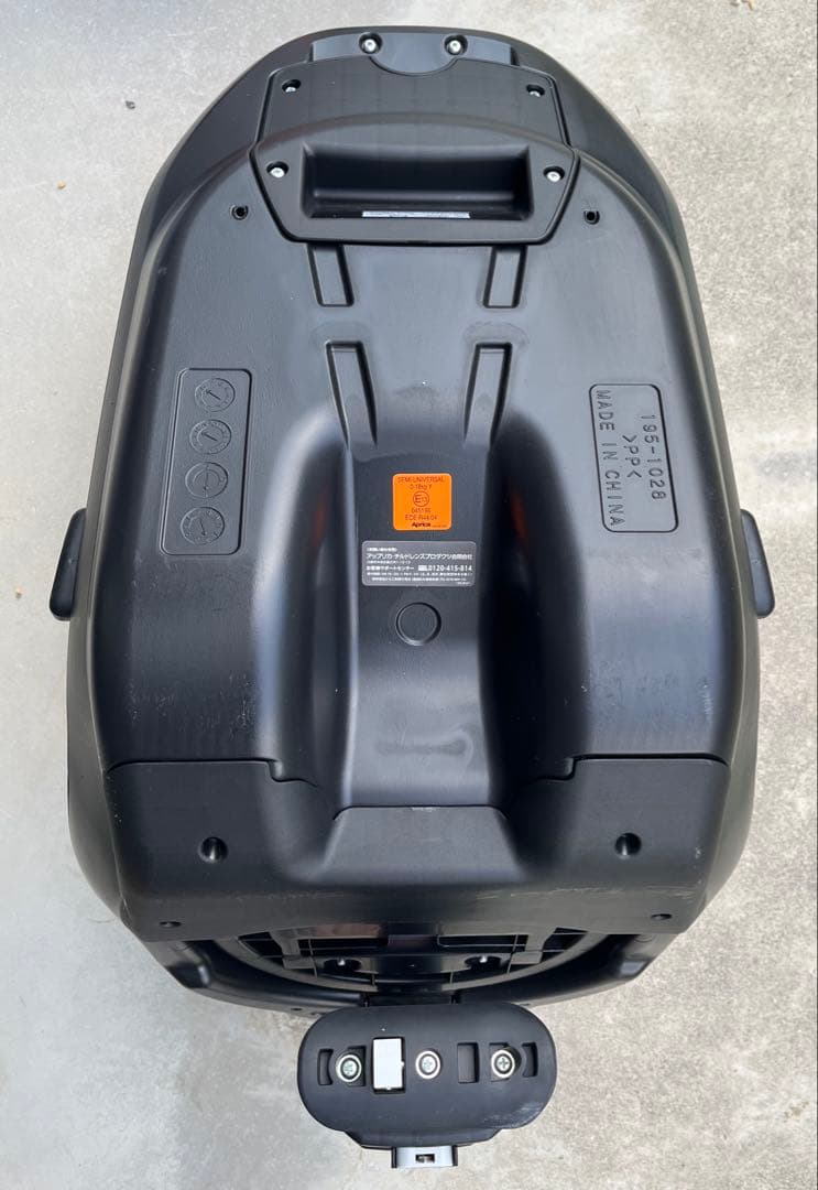 美品　Aprica チャイルドシート 赤黒