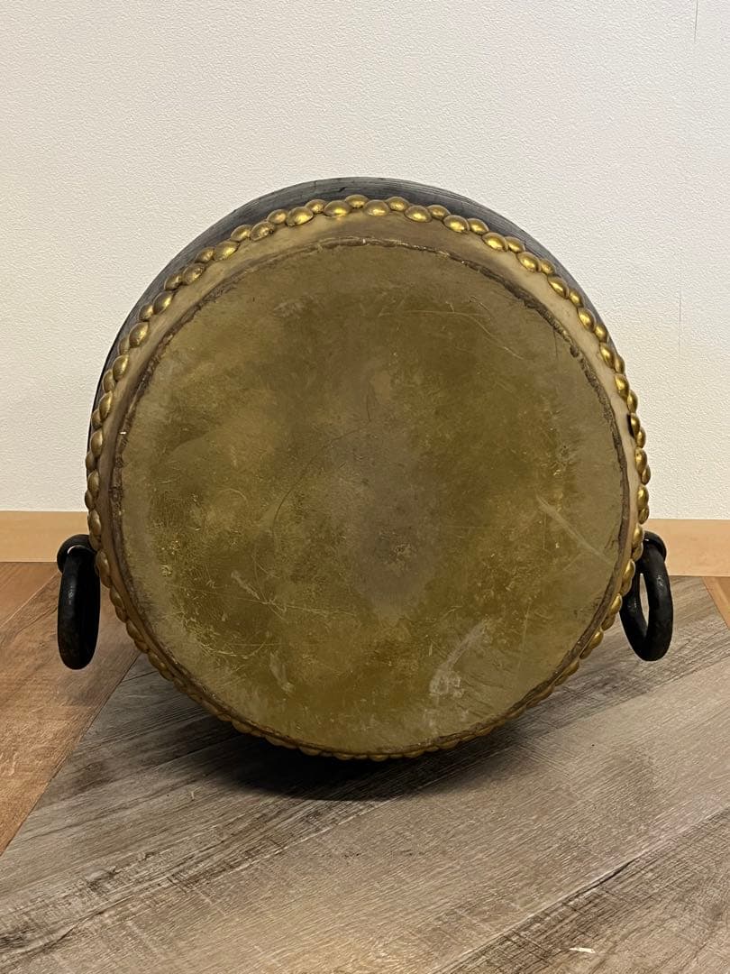 1尺3寸 和太鼓 木製 金塗(面) 時代物 古鉄のような持ち手 重さ 7.9kg