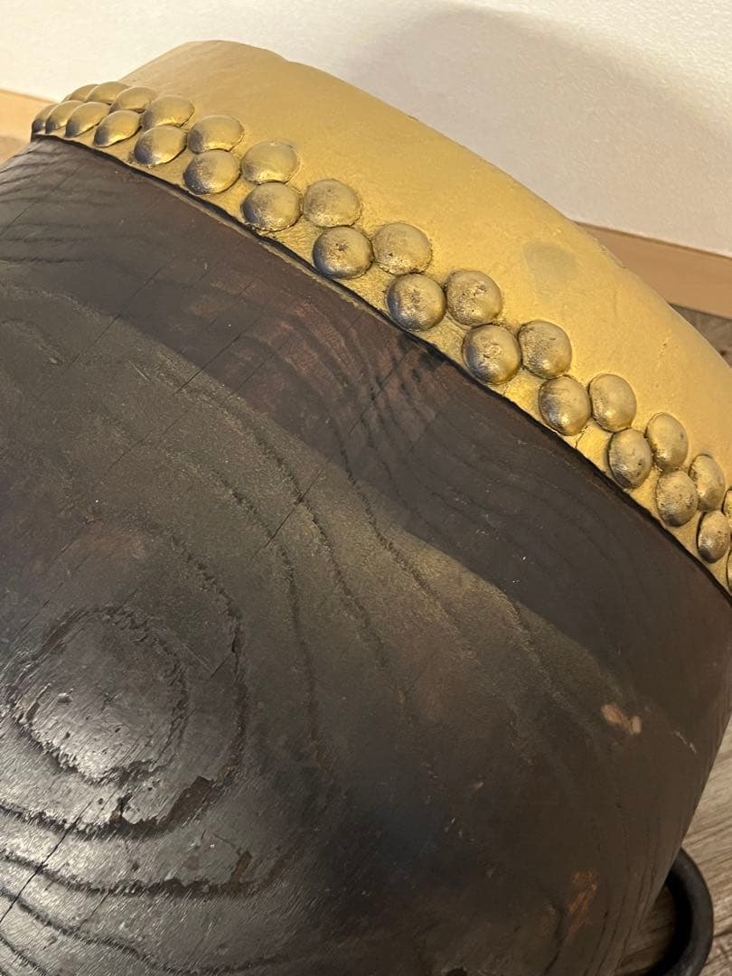 1尺3寸 和太鼓 木製 金塗(面) 時代物 古鉄のような持ち手 重さ 7.9kg
