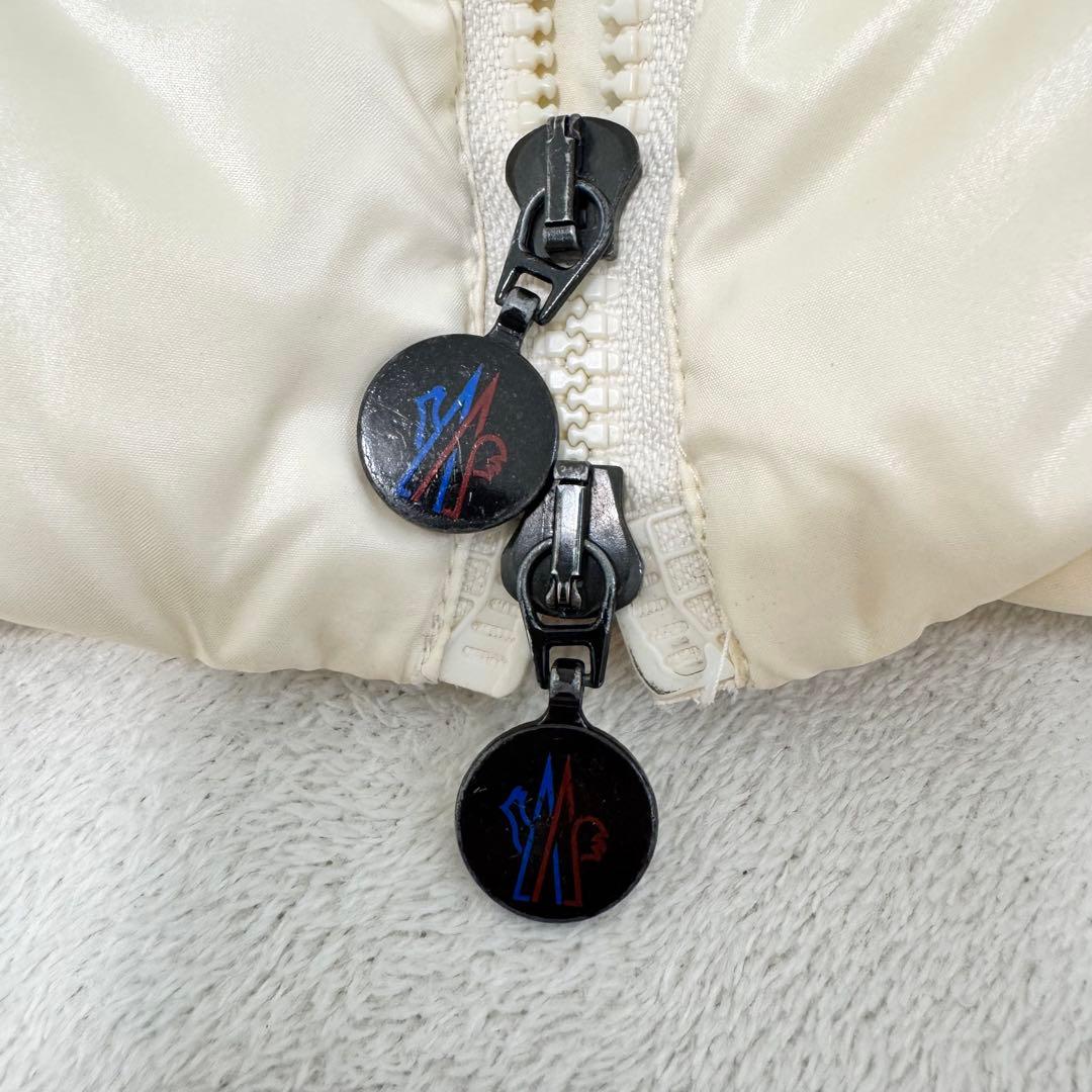 MONCLER ホワイト　ロゴマーク　コミックタグ　ダウンベスト　サイズ1