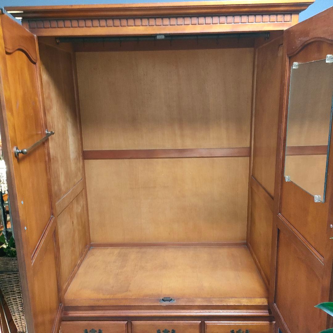 横浜ダニエル アンティーク ワードローブ