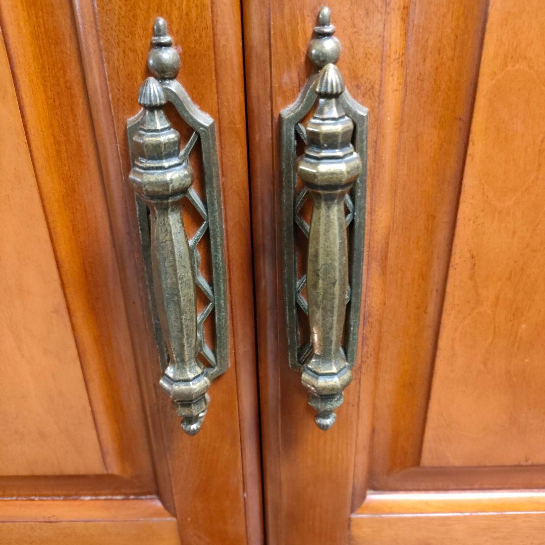 横浜ダニエル アンティーク ワードローブ