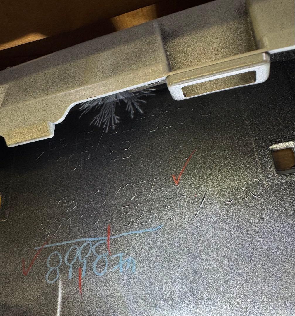 トヨタアクア後期フロントバンパー