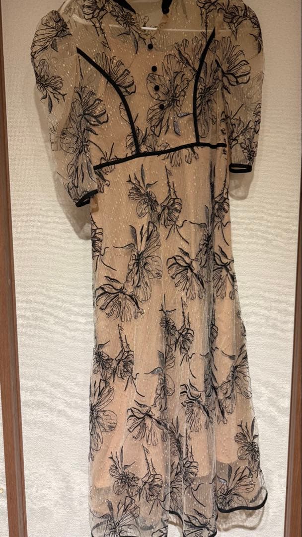 レジャ Leja 花柄刺繍ラメレースロング丈ドレスワンピース　ベージュ　M