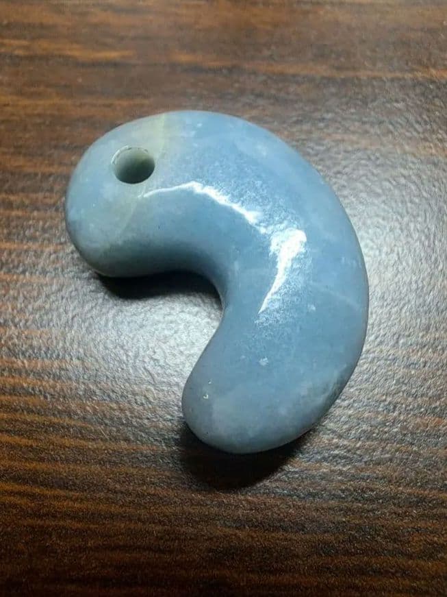 値下げしました【透過抜群】上質 糸魚川 翡翠 入コン沢 勾玉 13g 30mm